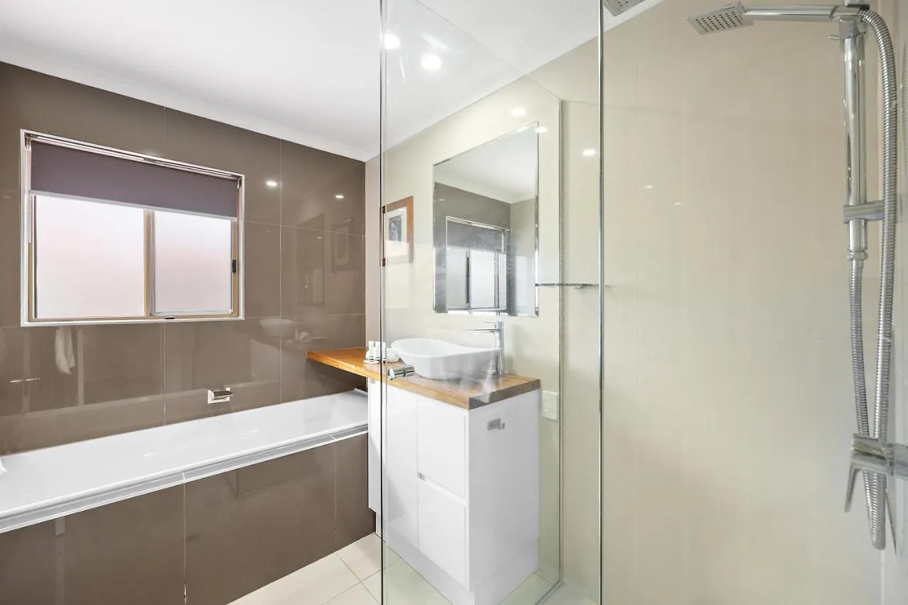 Regency 3 Bedroom Central Town House Mooloolaba Apartment