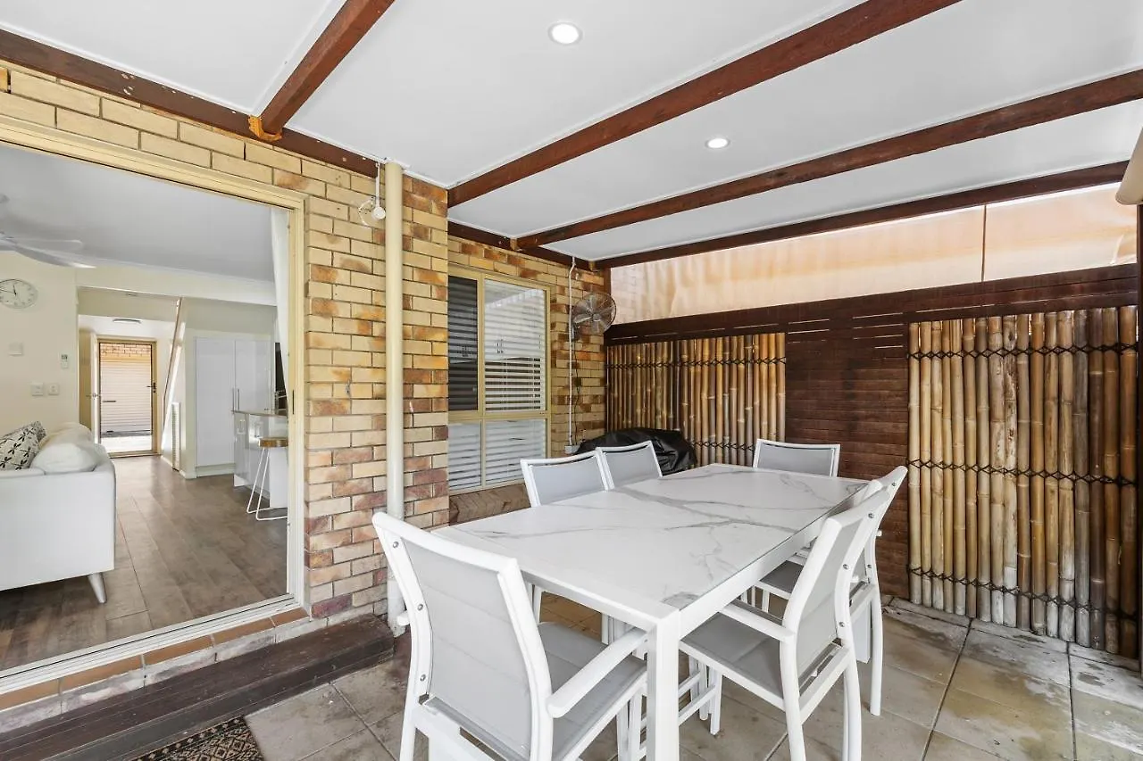 Regency 3 Bedroom Central Town House Mooloolaba 0*,  Australia